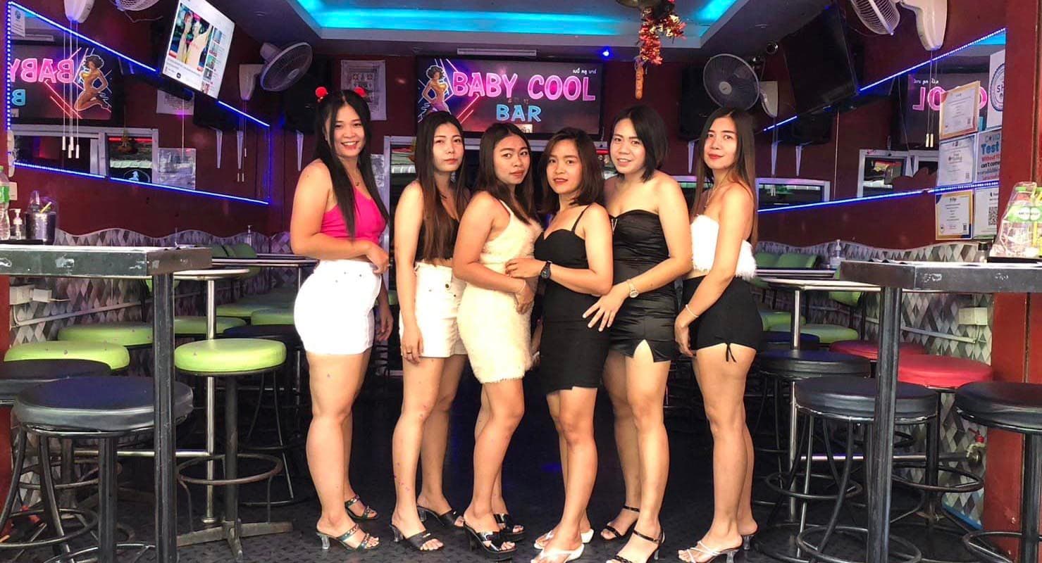 ภาพถ่ายแสดงการตกแต่งภายนอก ภายใน พนักงาน และบรรยากาศของBaby Cool Bar No.0