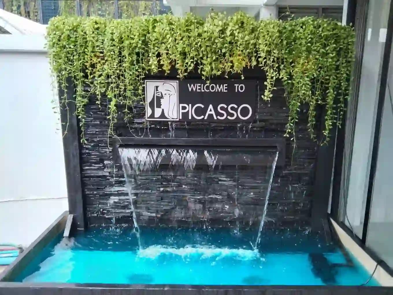 ภาพถ่ายแสดงการตกแต่งภายนอก ภายใน พนักงาน และบรรยากาศของPICASSO Spa